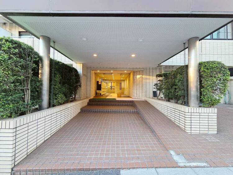 その他 上質感漂う玄関アプローチです。