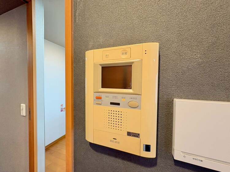 その他 誰が来てもわかる様にモニター付きインターホンを設置。