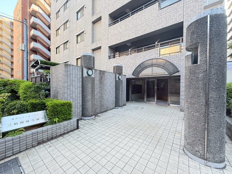 その他 上質感漂う玄関アプローチです。
