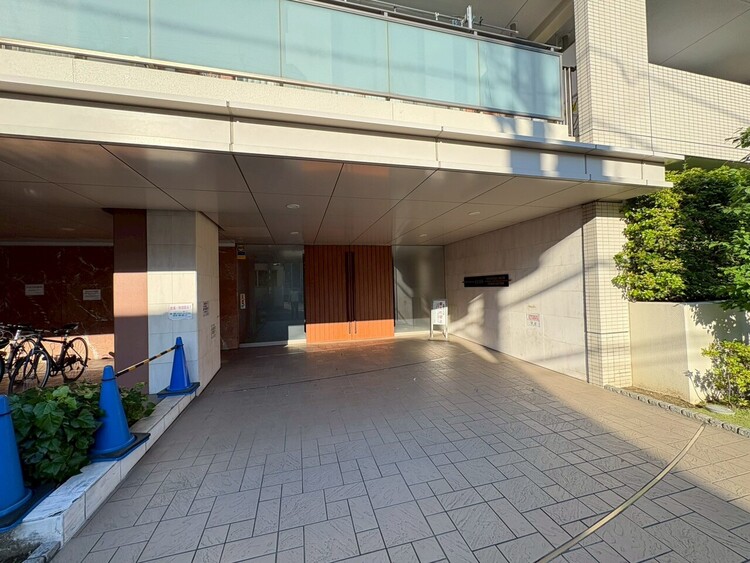 その他 上質感漂う玄関アプローチです。