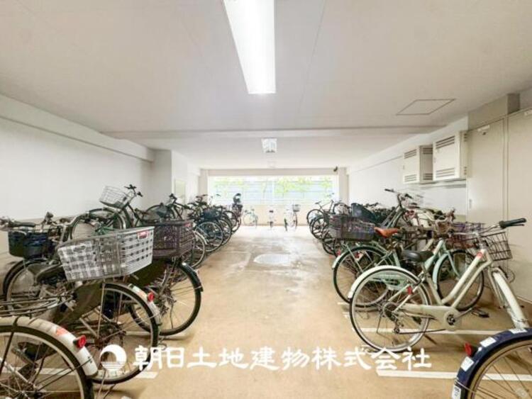 その他 【駐輪場】屋根がついているので雨の日でも自転車を守ります。