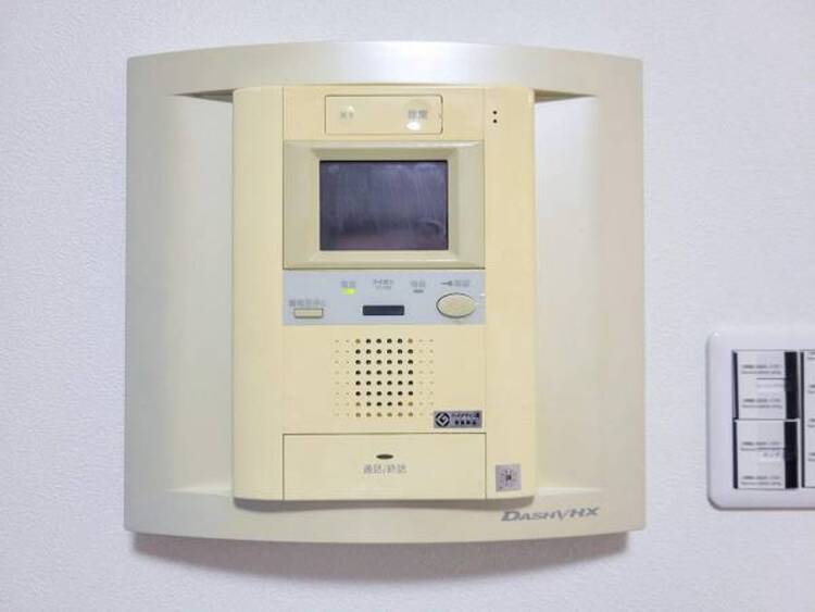 設備 【設備】訪問者の確認が出来るので、セキュリティ対策にも最適のモニター付きインターホン。