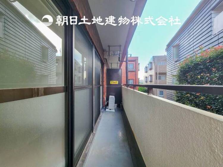 バルコニー 【バルコニー】温かい太陽を感じる事ができるのは、目の前に遮るものが無いから。彼方に広がる風景が絵画のように広がります。