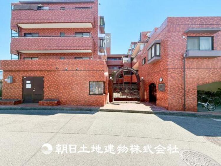 外観 【外観写真】自然素材を活かした外観が魅力のナチュラルテイストな住宅。周囲の景観と調和し、心地よい暮らしを提供します。