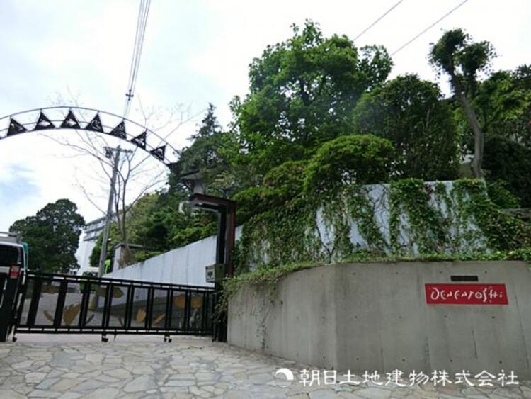 周辺 【田園都市幼稚園】600ｍ　読み書きや体操、姿勢などの教育を通して落ち着きを学ぶことができる、小学校準備にも安心の幼稚園です。う設備や行事も充実しており満足度の高い環境です。