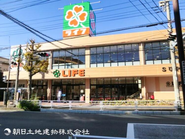 周辺 【ライフ青葉しらとり台店】580ｍ　生鮮やお惣菜・ベーカリーのクオリティを強みとしており、品質に良い食材でご家庭を彩ります。日用品も置いており必需品が揃います。