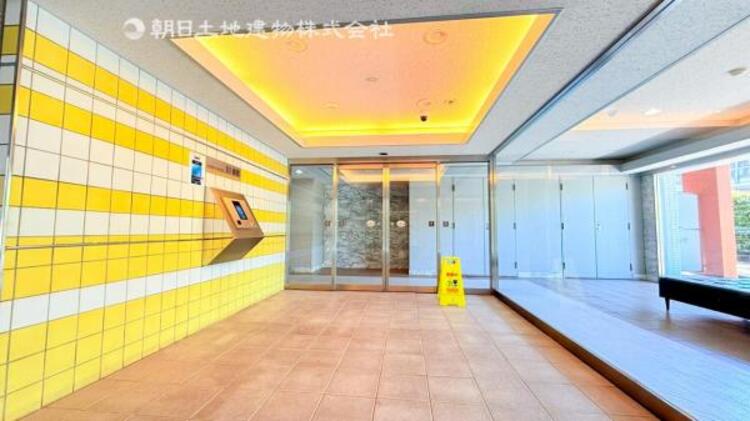 設備 【2重オートロック】敷地内の出入口、各棟の出入口にもオートロックが御座います。セキュリティー設備が充実しております。