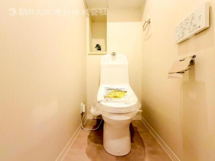 トイレ 【トイレ】ウォシュレット、保温機能付き便座など充実の設備です　お掃除がしやすくストレスフリー！！