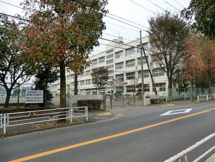 周辺 横浜市立上白根中学校まで約1800ｍ