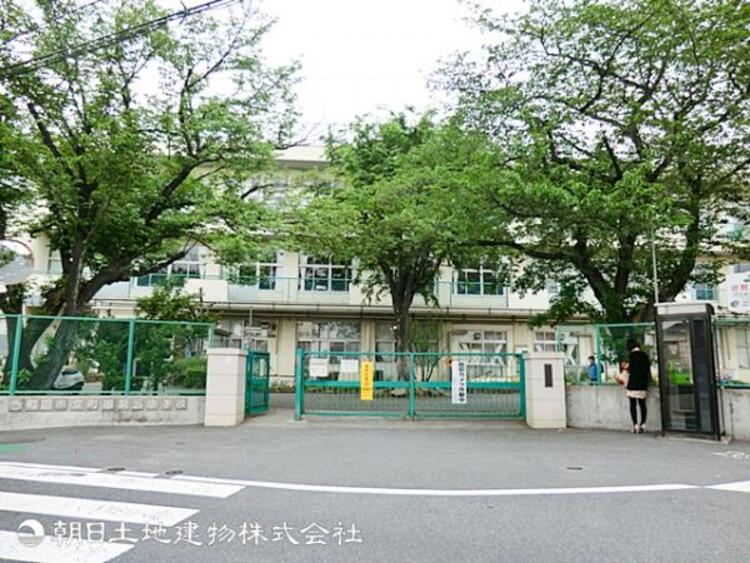 周辺 【町田第五小学校】800ｍ　小学校まで徒歩１０分圏内。落ち着いた住宅街の中にあり、地域とのつながりを大切にしており安心感のある教育環境です。