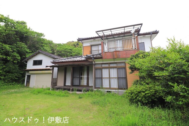 外観 【外観写真】・蔵付！写真左側が蔵になります・敷地359.93坪と広々とした空間。森林浴をしながらスローライフはいかがでしょうか？
