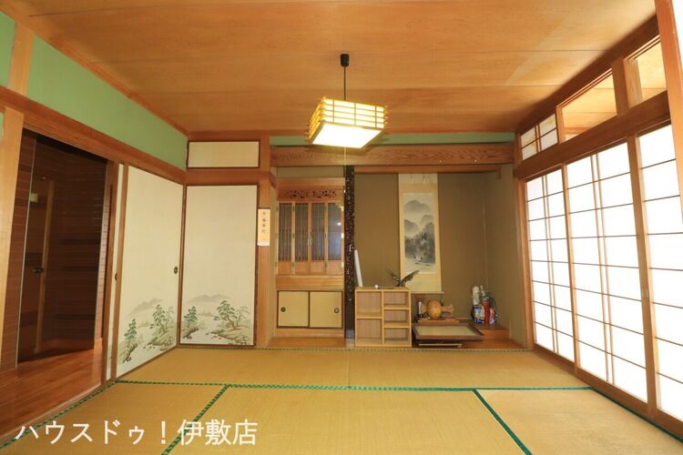 内装 【和室】床の間を備えた和室。障子越しに柔らかな光が差し込み、落ち着いた和の趣を感じられます。