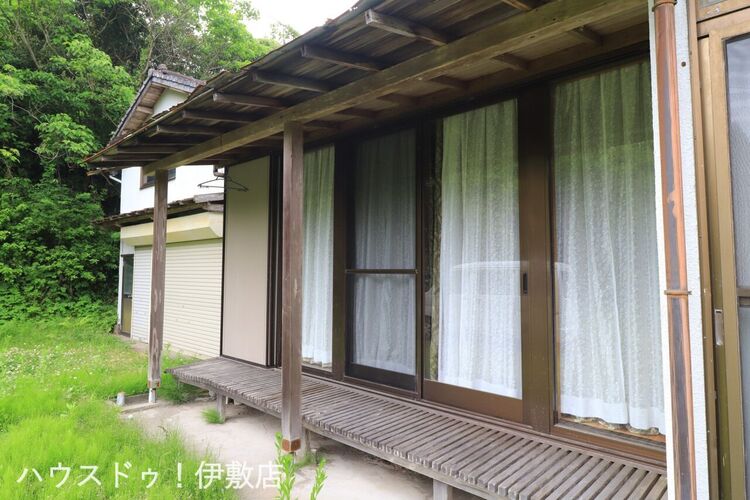 その他 【濡れ縁】腰掛けることができ、庭を見ながらゆっくりとコーヒーはいかがでしょうか？