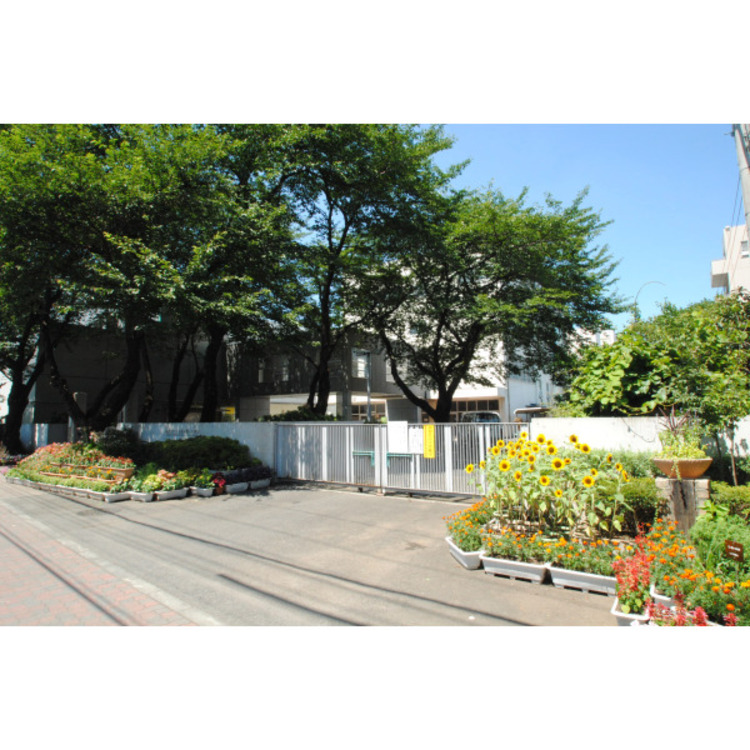 周辺 第一小学校(約450m)