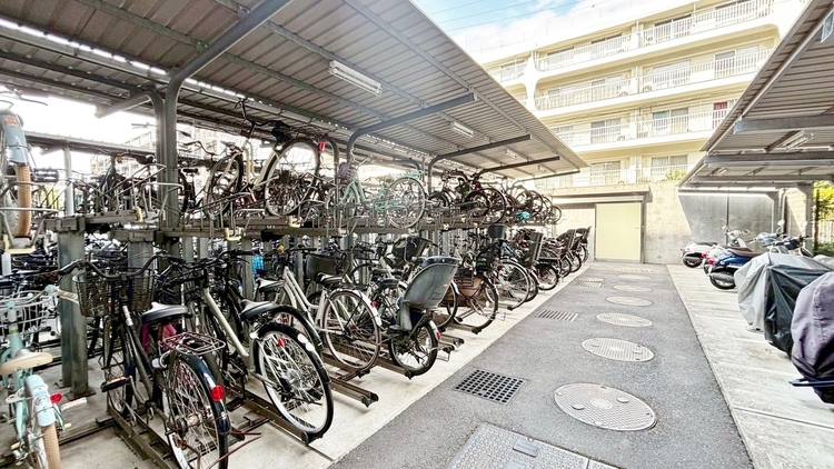 設備 きちんと整備された駐輪場。住む方の心遣いが感じられます。