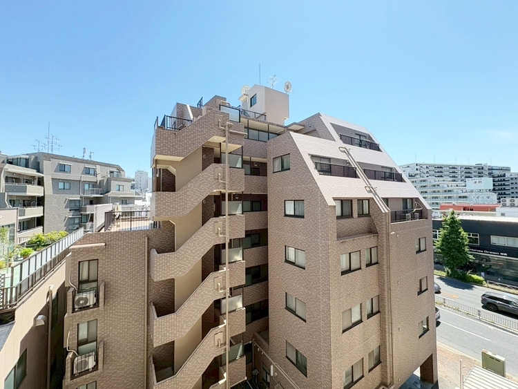 バルコニー 頬をなでる、優しい風を感じることが出来ます。