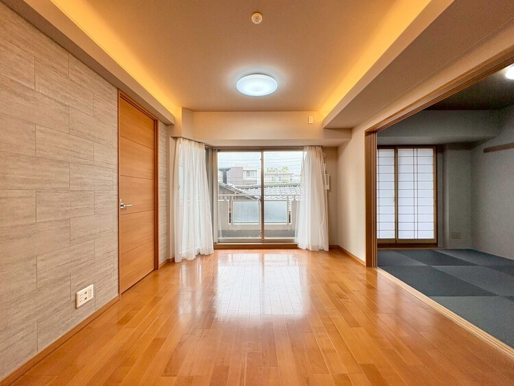 居間 居心地の良い空気感は、暮らしのステージを彩り、心からのやすらぎと満足感を与えてくれます。