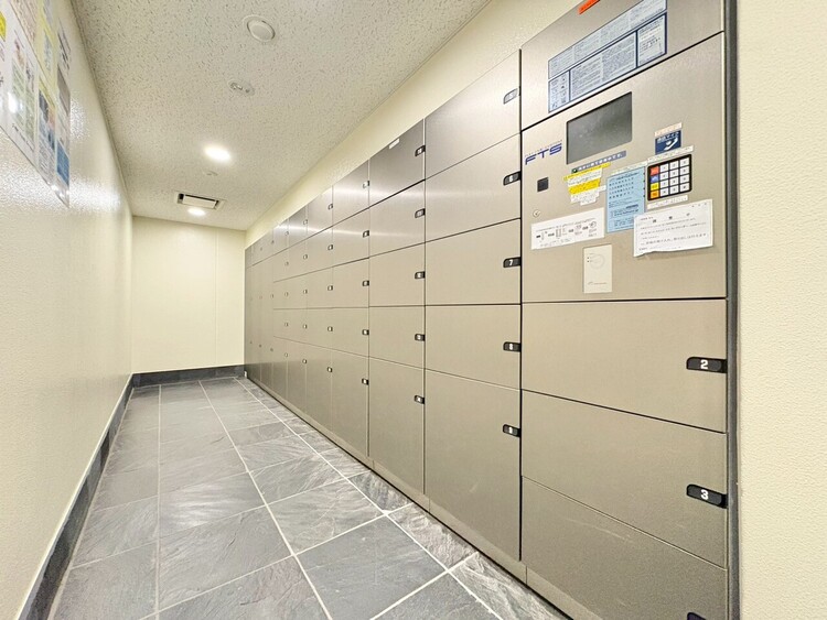 設備 外出中に活躍してくれる宅配ボックスが設置されています。家で宅配物を待たなくて済みますね。
