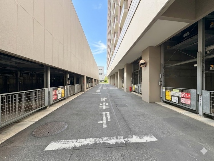 駐車場 本物件の駐車スペースです。車種制限のある場合もございますので、お気軽にお問い合わせくださいませ。