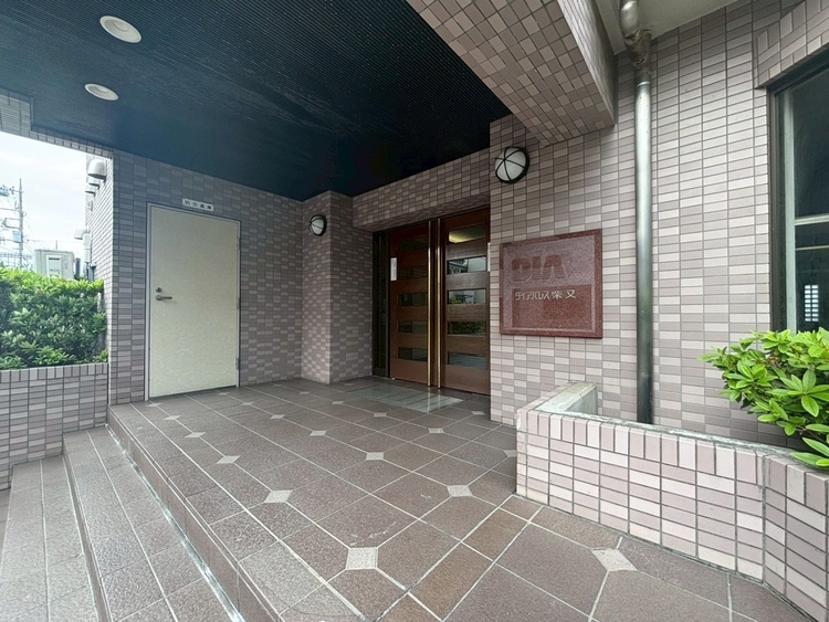 エントランス 外と内をつなぐエントランスは、まさに顔となる場所。