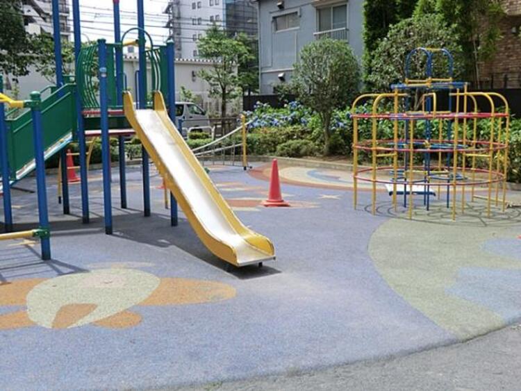 周辺 平塚中央公園　180ｍ