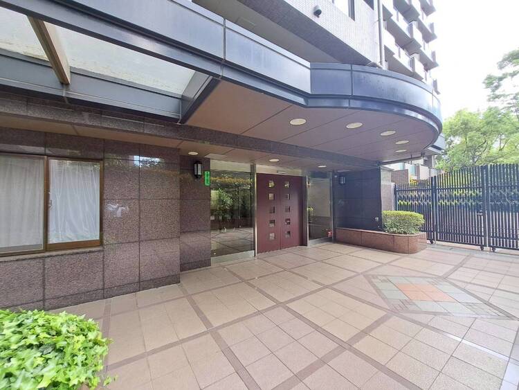 その他 上質感漂う玄関アプローチです。