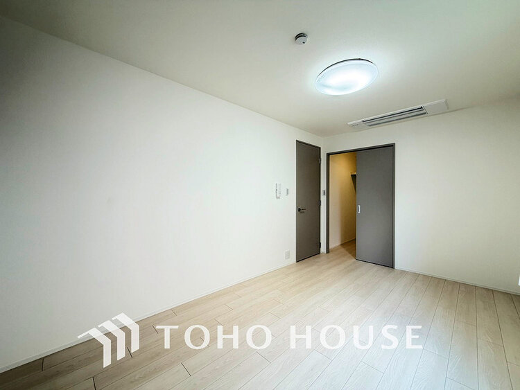 内装 シンプルですっきりとした室内は飽きのこない居心地の良い雰囲気