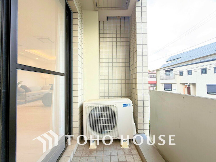 バルコニー 日当たりの良いバルコニーで晴れの日の洗濯物も楽しみになりますね