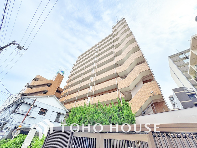 外観 〜納戸付きの角部屋〜9階につき眺望・陽当たり良好〜大切なペットと暮らせるリノベーション住戸〜