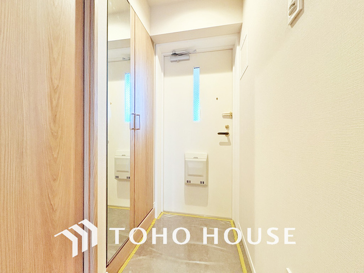 玄関 落ち着いた雰囲気の玄関、家族の帰りを暖かく迎えてくれます