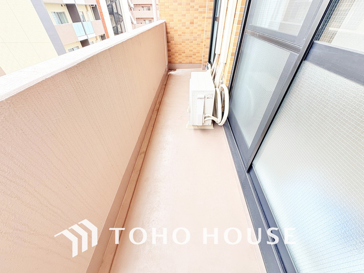 バルコニー 日当たりの良いバルコニーで晴れの日の洗濯物も楽しみになりますね