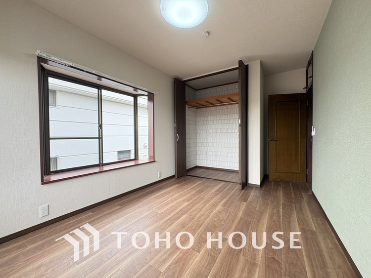 内装 シンプルですっきりとした室内は飽きのこない居心地の良い雰囲気です