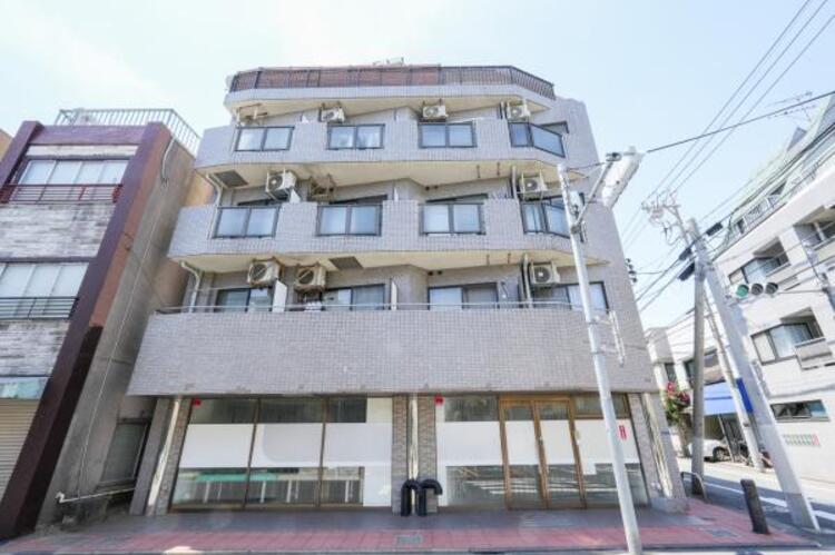 外観 場所によって暖かい日差しの入り方・見え方も違うお住まい。実際の日当たりや現地の雰囲気もご確認ください。