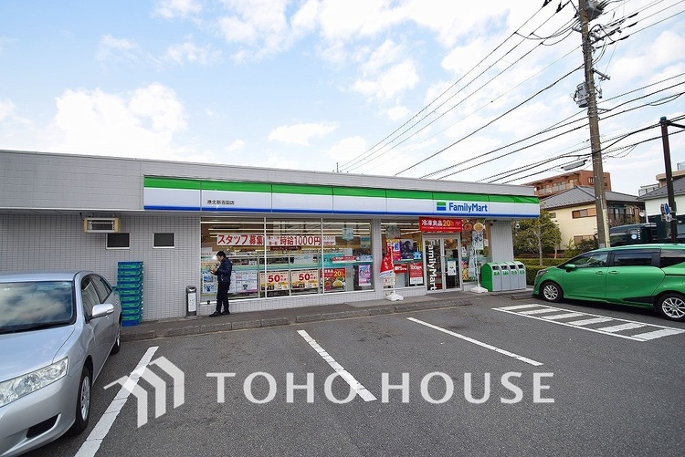 周辺 ファミリーマート 港北新吉田店　距離500ｍ