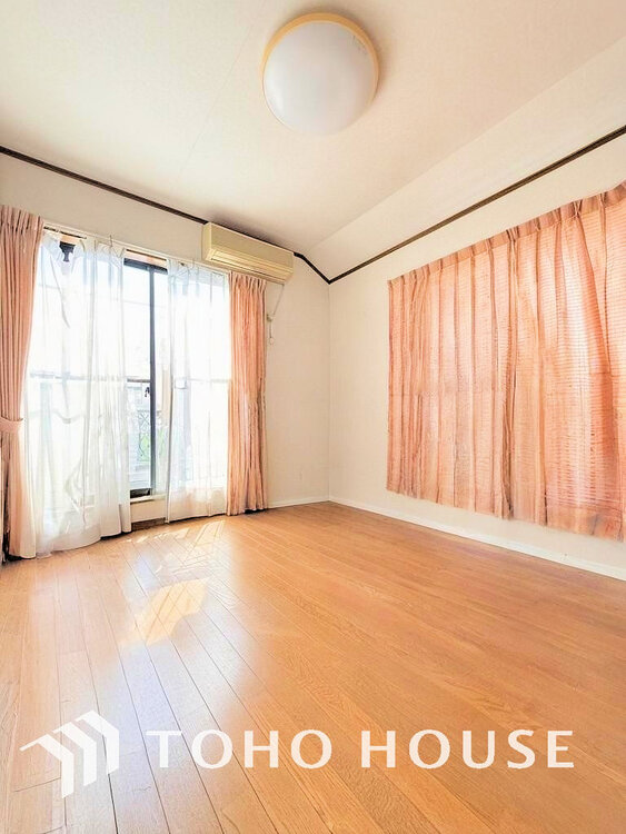 内装 家具の配置のし易い室内です。趣味の部屋としても充分な広さです(現地には家具があります)