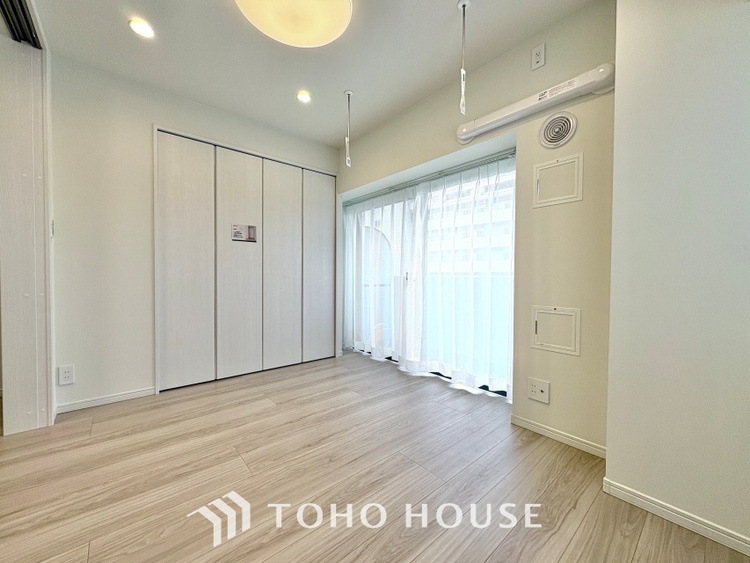 内装 使いやすく、明るい部屋に仕上がります。子供部屋や趣味のお部屋にご利用できます。ご自身で家具などを配置し、素敵な空間を創り上げられます。