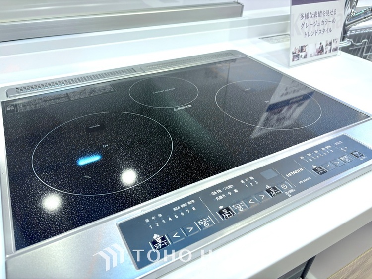 キッチン 毎日料理をする、料理が好き、家族が多くて量を作る必要がある、等の方々にとっては必須の３口コンロ。同時進行で効率アップはもちろん鍋を移動する回数が減り、無駄な動きを軽減することが出来ます。
