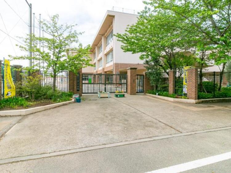 周辺 日野市立平山小学校迄920ｍ