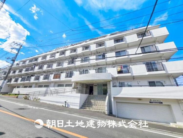 外観 【外観写真】表現された空間はたくさんの光を浴び、風を感じ、暮らしの時間を豊かにしてくれます。デザインされた空間と競い合うかのような充実した建物と共に大切な家族の思い出を刻んでいきます。