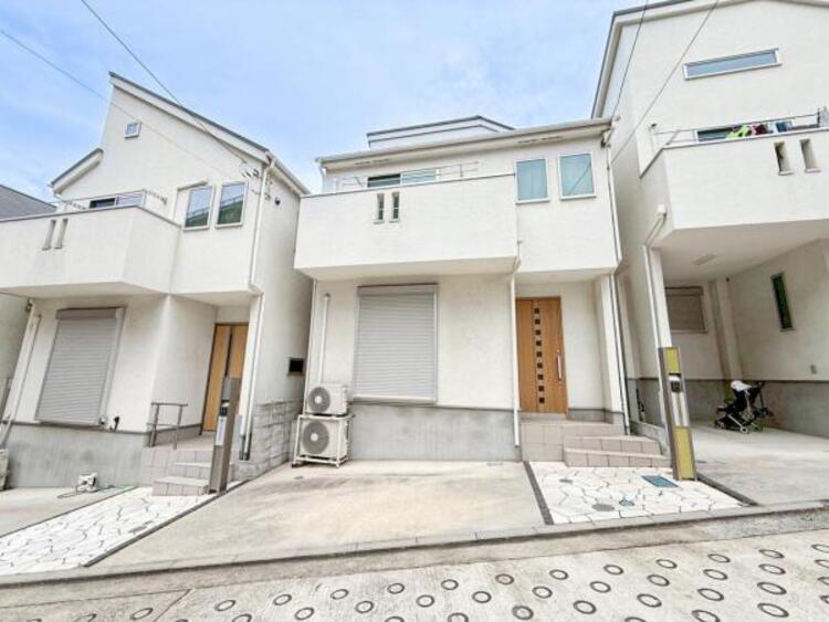 外観 閑静な住宅地の立地の為、気持ちよく過ごすことが出来そうです！やさしい陽とやわらかな風が生活を彩ります　ゆとりがあり、心地よく落ち着いて過ごせる日常は次世代にもつなげていきたい大切な資産です！ 