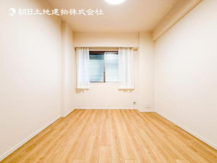 内装 自分の時間を充実させながら心豊かにできるプライベート空間！！穏やかな寛ぎを届ける仕様のゆとりある居室。個室のお部屋が欲しいという要望に応える設計で、過ごす時間が長くてもゆったり落ち着いて過ごせそう！！ 