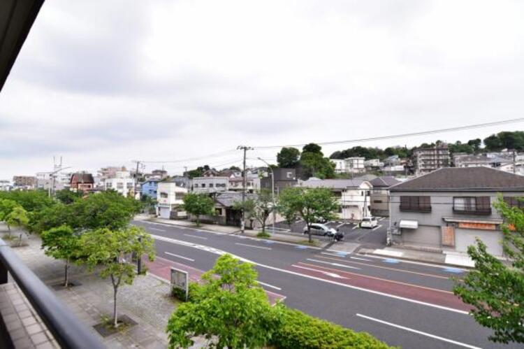 その他 ほっと一息つきたい時に望むこの眺望。リラックスできる空間になりますね。 