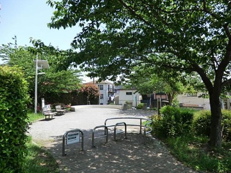 周辺 タワーふれあい公園  310m