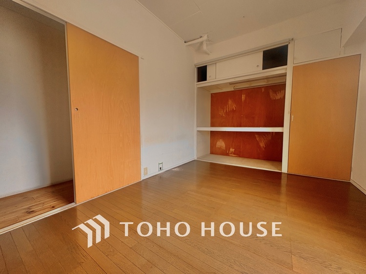 内装 【改装中】使いやすく、明るい洋室に仕上がります。子供部屋や趣味のお部屋にご利用できます。ご自身で家具などを配置し、素敵な空間を創り上げられます。