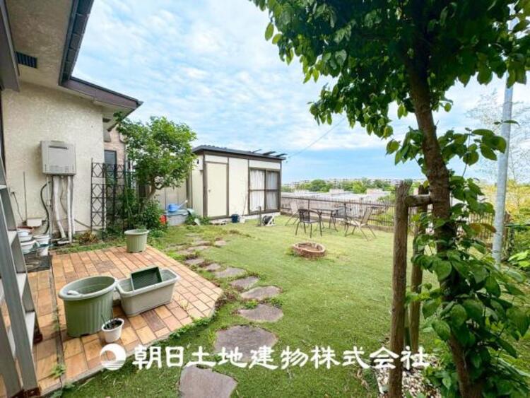外観 【外観写真】温かい太陽を感じる事ができるのは、目の前に遮るものが無いから。彼方に広がる風景が絵画のように広がります。