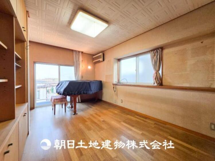 内装 【居室】ご自宅で快適に過ごす条件は、一人ひとり違います。個性が強すぎないシンプルな内装とシンプルなデザインで統一しております。居住していく中であなただけの【幸せマイホーム】を創り上げて下さい。