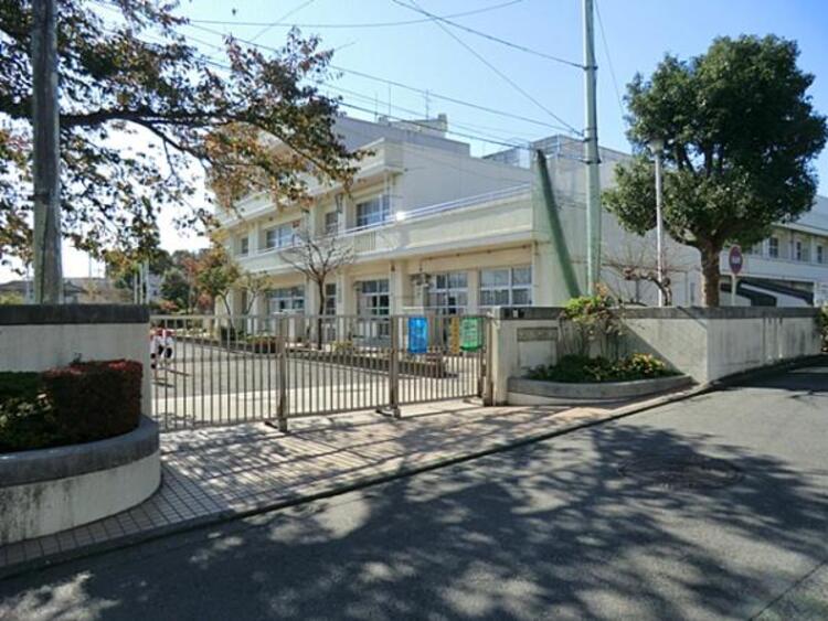 周辺 横浜市立恩田小学校まで約880ｍ