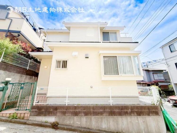 外観 家の良し悪しだけではなく周辺環境も重要なポイントとなります！ご案内時に周辺環境もご案内いたします！流行に左右されず将来にわたって価値が継続する佇まい！良好な住環境が保たれたエリアで新生活を過ごせます 