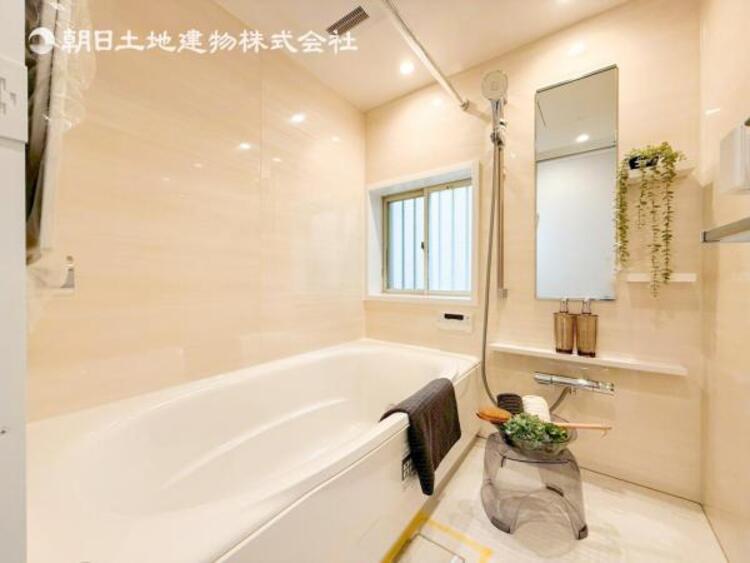 風呂 【浴室】使いやすい最新システムバスににリフォーム済みです。ご入居時から気持ちよくお使いいただけます。 