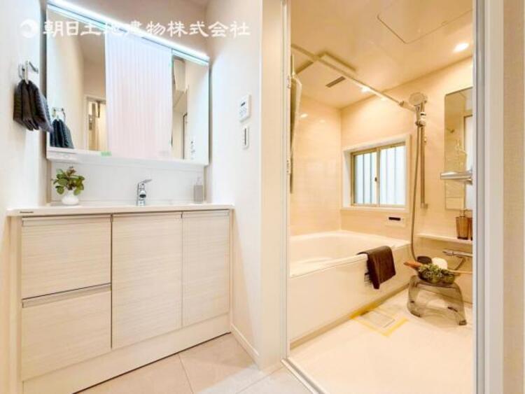 洗面 【洗面・脱衣所】使いやすい最新の洗面台にリフォーム済みです。ご入居時から気持ちよくお使いいただけます 